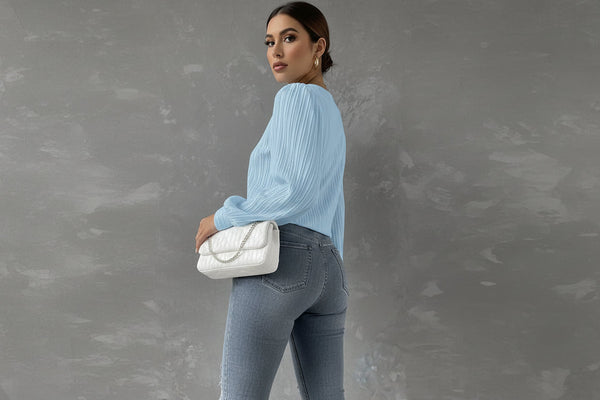 Blusa Feminina Plissada de Manga Longa com Fechamento em Botão nas Costas 2