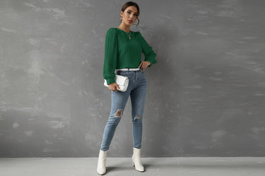 Blusa Feminina Plissada de Manga Longa com Fechamento em Botão nas Costas 4